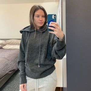 H&M Grey Hooded Pullover Sweater Size: M